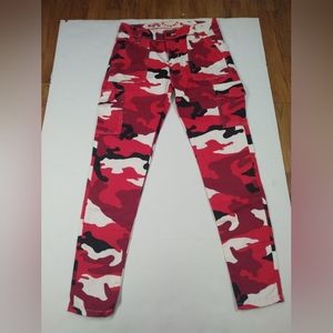 Kreamy Kurvy Women's Red Camo Cargo Pants-Size 2